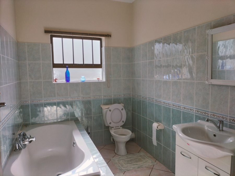 6 Bedroom Property for Sale in Grootbrakhoogte Western Cape